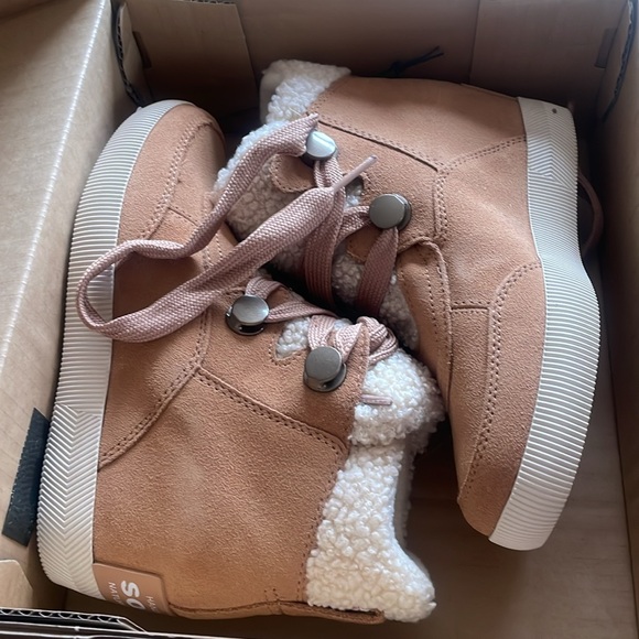 Sorel Out N About Cozy Faux Shearling, Size 7-NEW - Picture 3 of 8